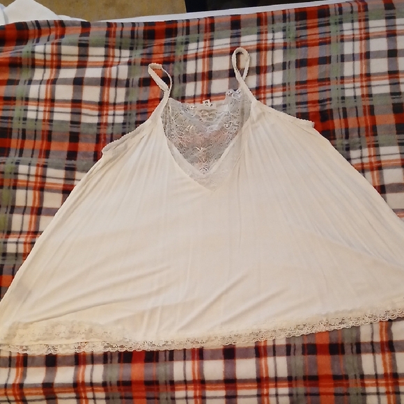 POL White Lace Flowy Cami Top - Picture 5 of 8